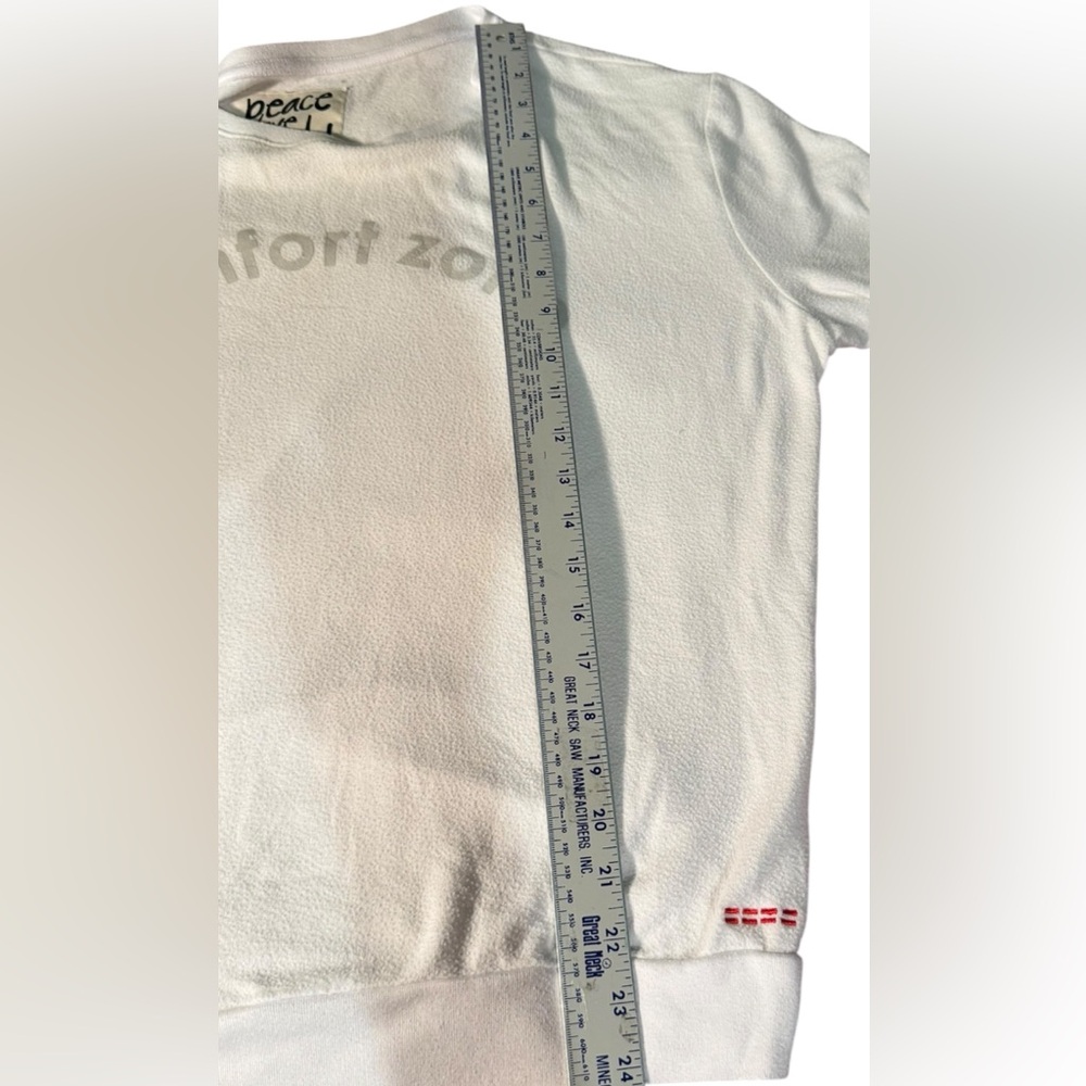 PEACE Love WORLD Pullover White Top - Picture 10 of 10